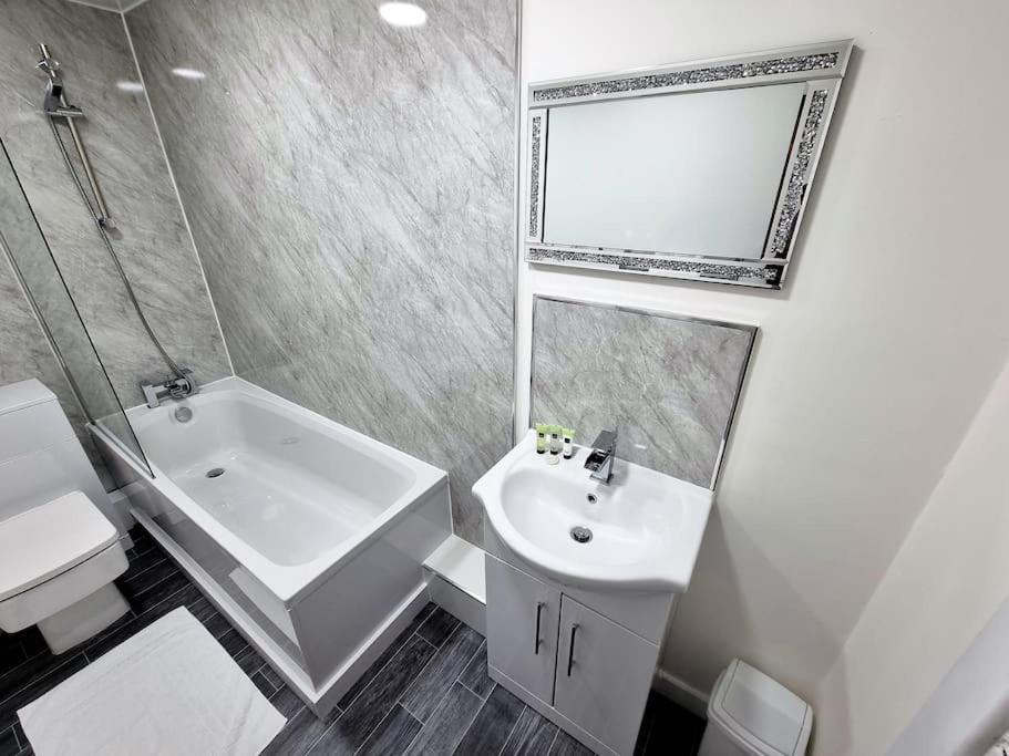 *6b7r* Setup For Your Relaxed & Amazing + Free Parking + Free Fast Wifi* Holiday home *