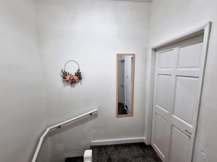 Holiday home *6b7r* Setup For Your Relaxed & Amazing + Free Parking + Free Fast Wifi* Morley (West Yorkshire)