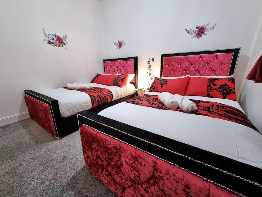 Holiday home *6b7r* Setup For Your Relaxed & Amazing + Free Parking + Free Fast Wifi* Morley (West Yorkshire)
