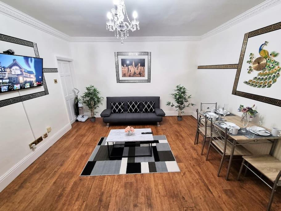 *6b7r* Setup For Your Relaxed & Amazing + Free Parking + Free Fast Wifi* Morley (West Yorkshire)