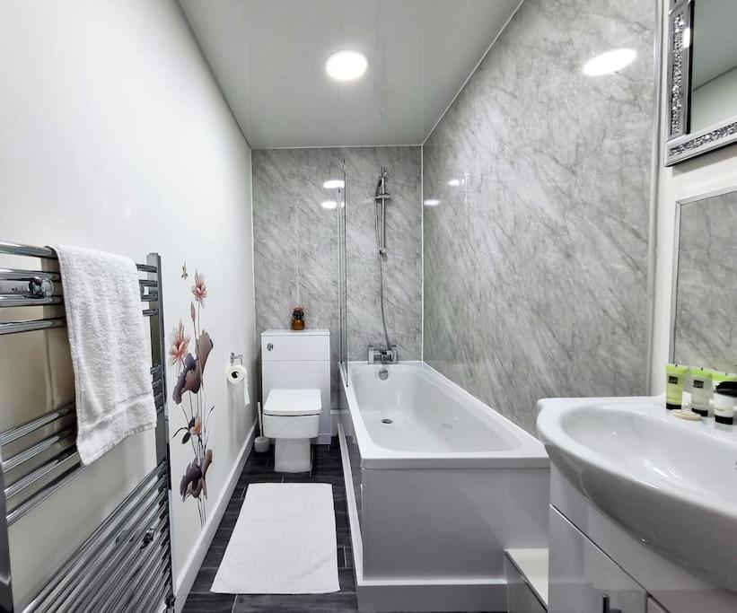 *6b7r* Setup For Your Relaxed & Amazing + Free Parking + Free Fast Wifi* Holiday home